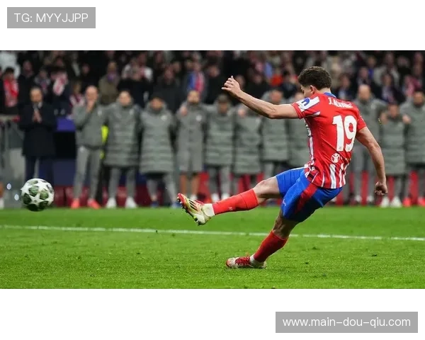 裁判判罚尺度引热议，欧冠执法统一性受关注