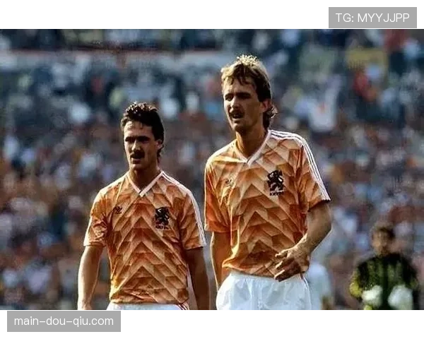 官方:荷兰足协宣布与国家队主帅罗纳德·科曼续约至2028年 官方:荷兰足协宣布与国家队主帅罗纳德·科曼续约至2028年